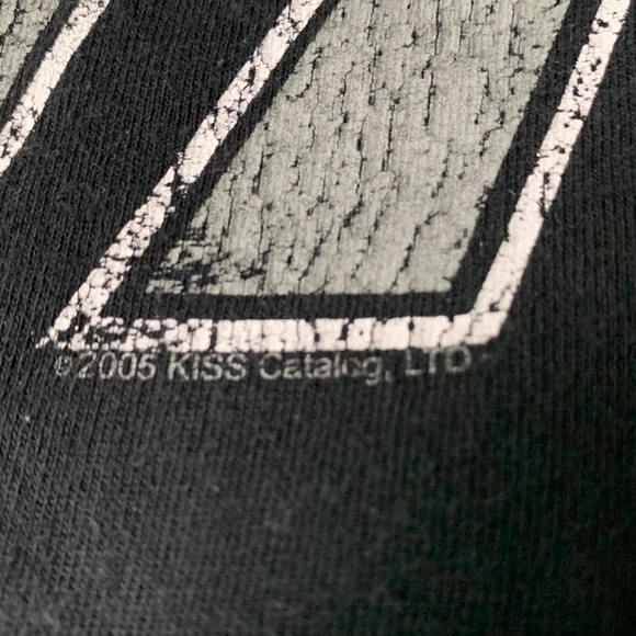 Kiss Tee - Picture 4 of 6